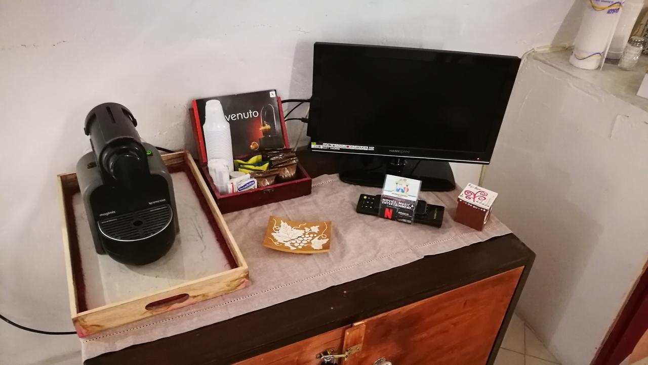 לינה וארוחת בוקר נאפולי Domus Vinaria מראה חיצוני תמונה
